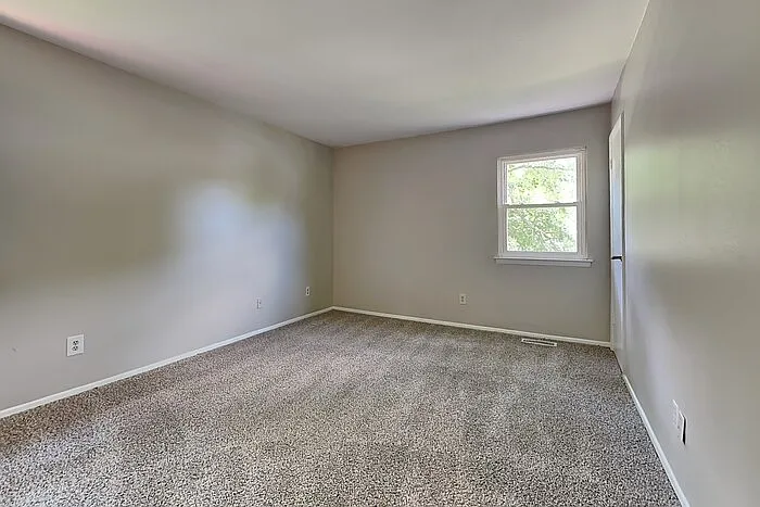 8 Lasonia Way — Photo 10