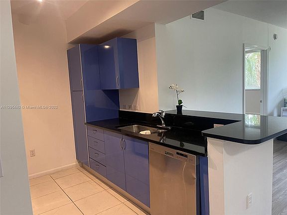 4th image of 2775 NE 187th St APT 212