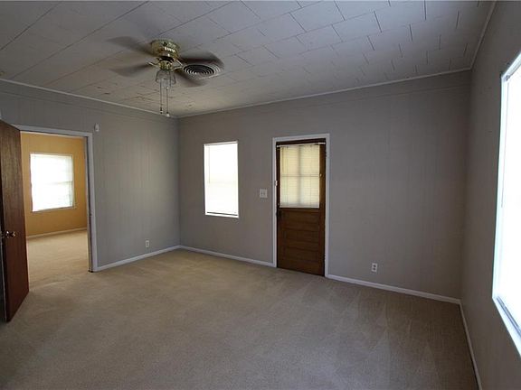 4th image of 1706 1/2 Pecan St