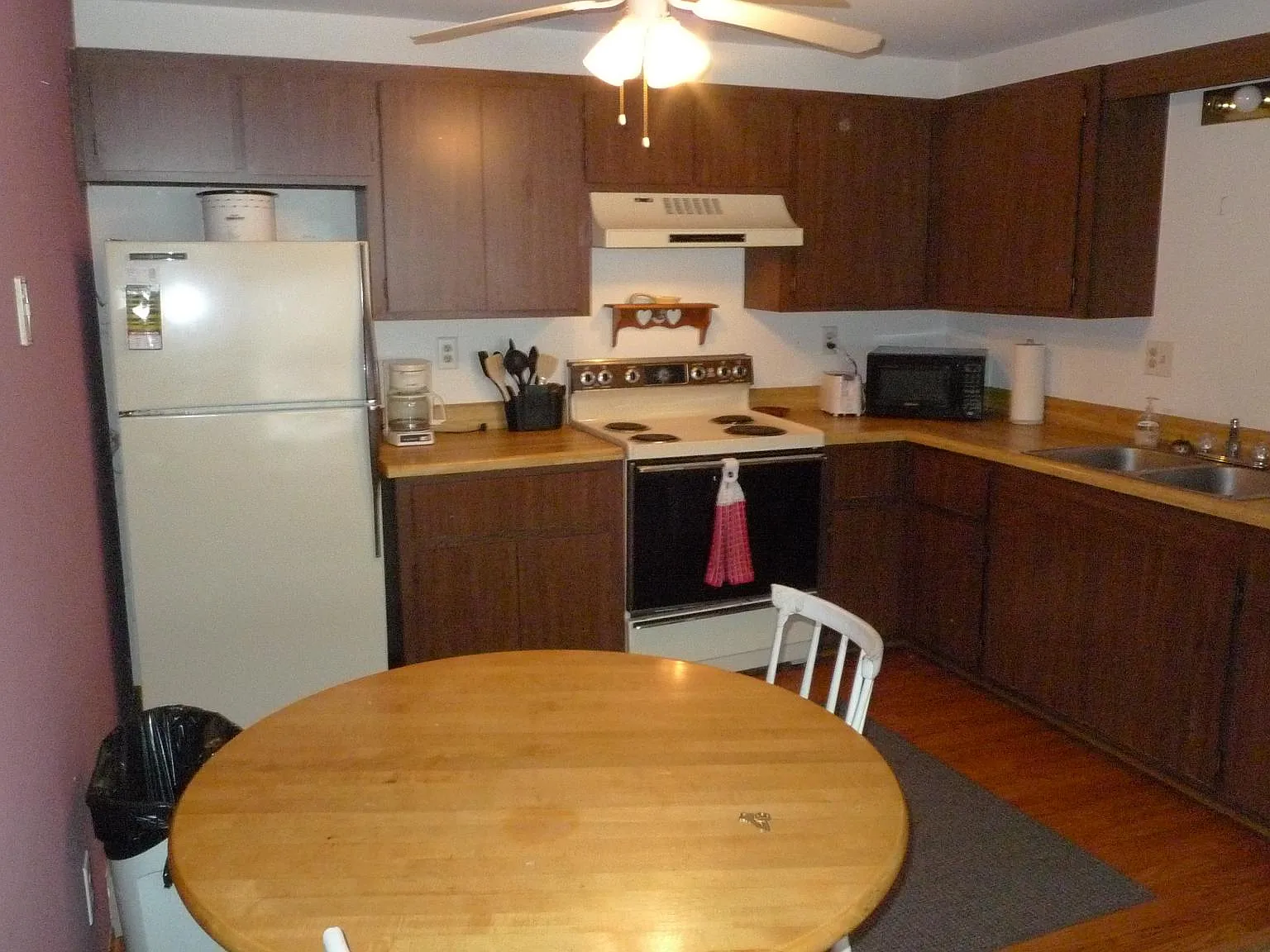 2 bed, $900 — Photo 2