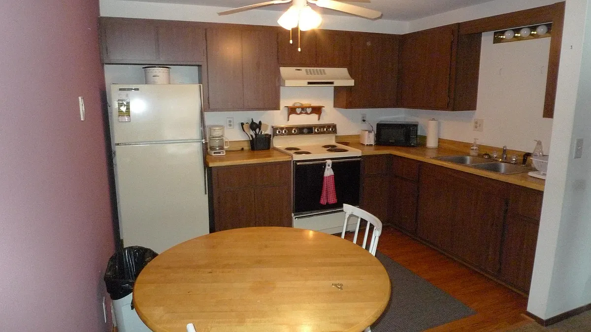 Building Photo - 3918 Mishicot Rd #102