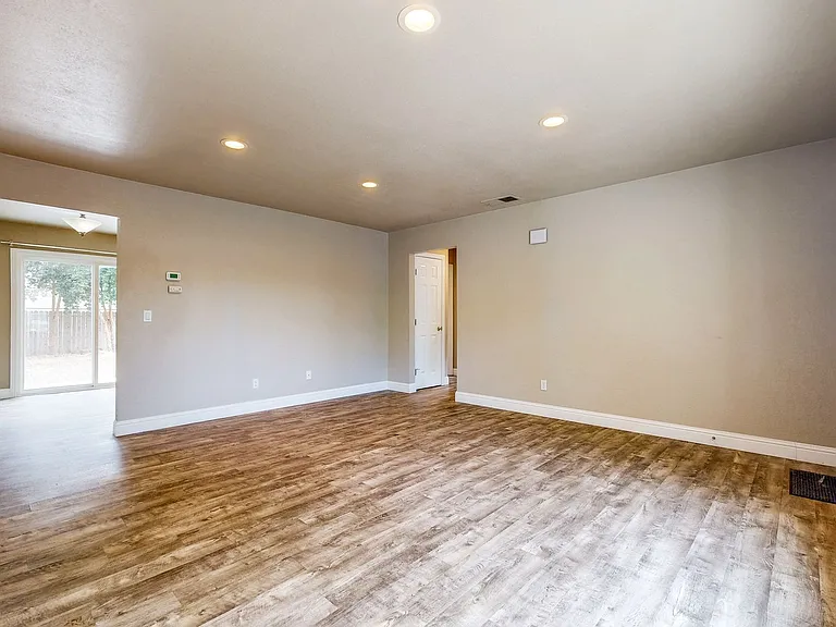 2540 Campbell Dr — Photo 7