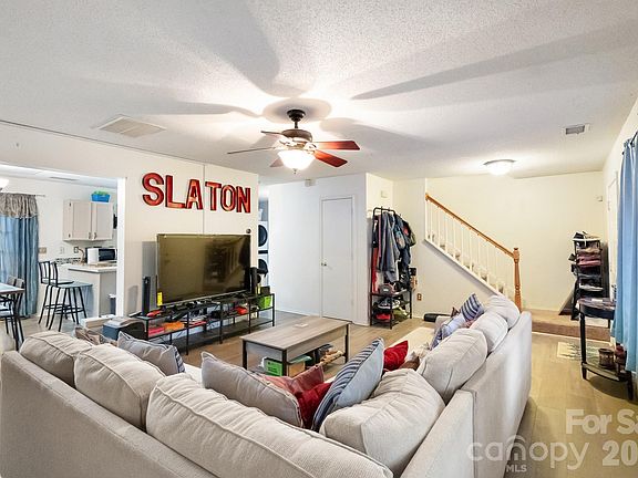 5th image of 3081 Parade Ln SW