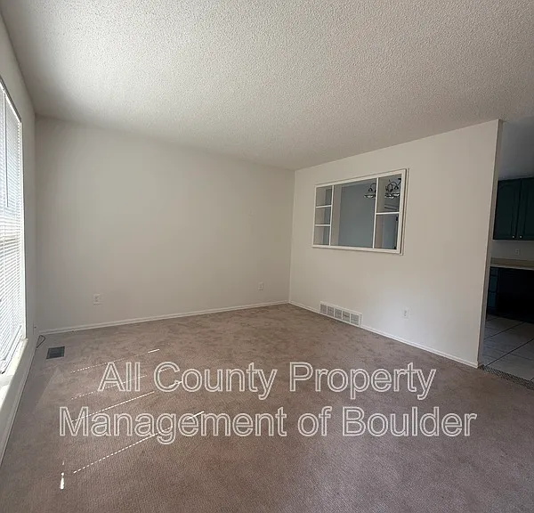1520 Taft Ct — Photo 4