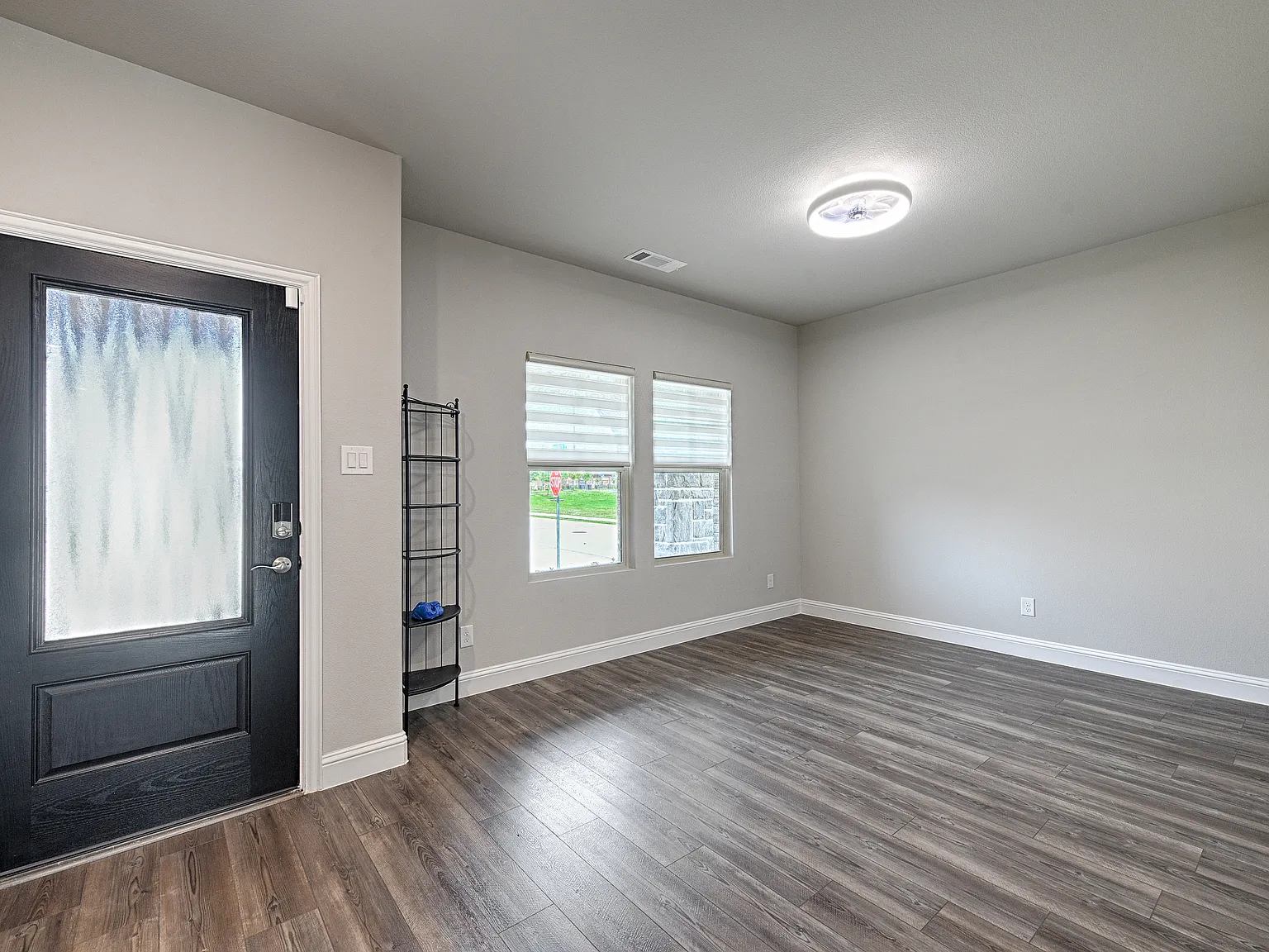 4 bed, 3.5 bath, 3110 sqft, $3,000 — Photo 4