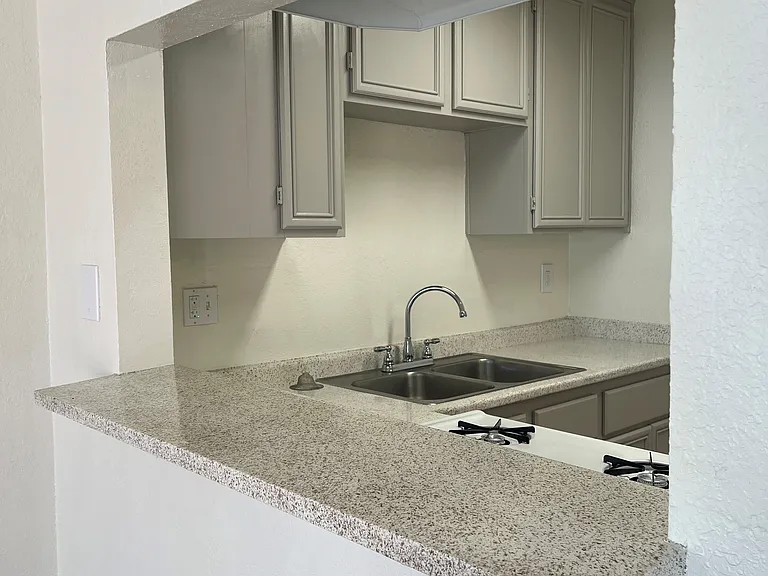 Summit Place Apartments — Photo 12