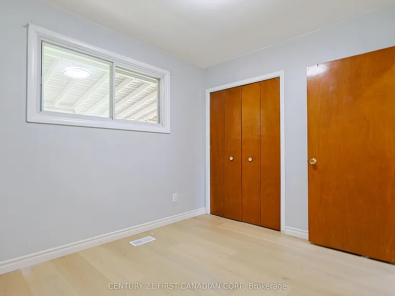 268 Burlington Cres #UPPER — Photo 20