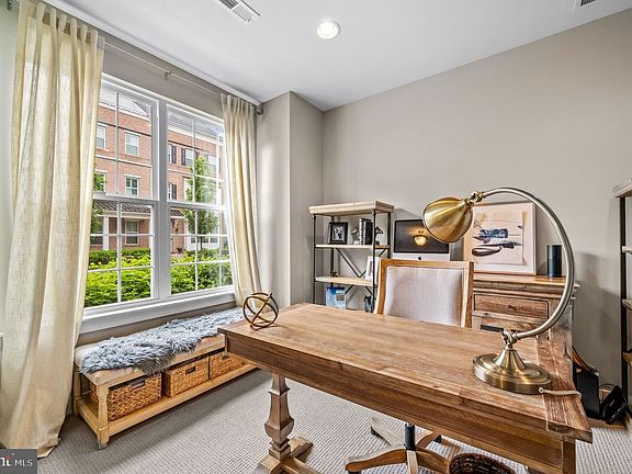 4th image of 119 Federal St