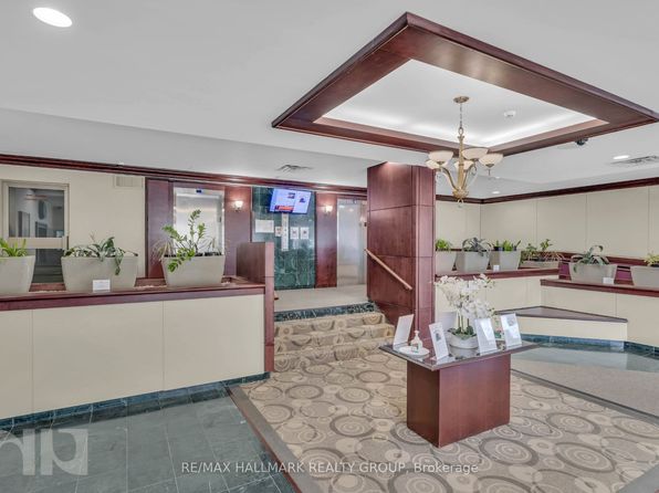 200 Lafontaine Ave #605, Ottawa, ON K1L 8K8