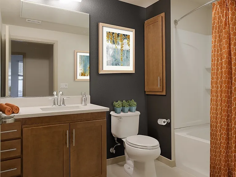 121 Tasman — Photo 10