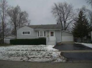 2701 Mohawk Rd, Waukegan, IL 60087