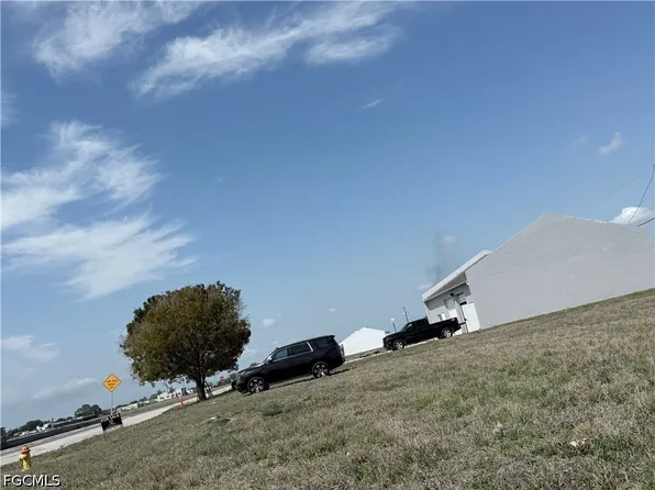 1117 NE 7th St, Cape Coral, FL 33909