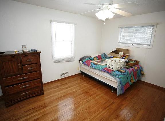 3rd image of 1206 Harbor Ln N