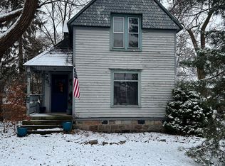 233 W Livingston Rd, Highland, MI 48357