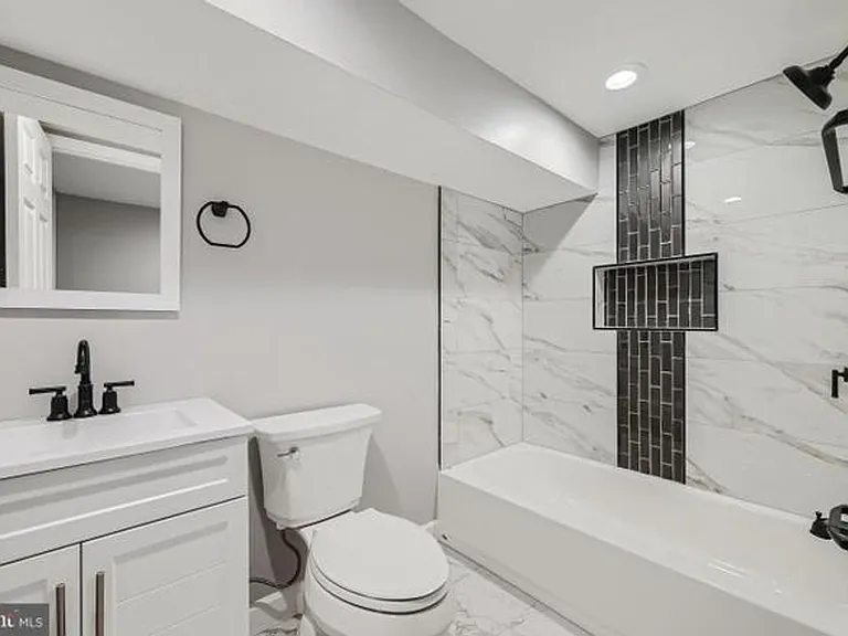 616 N Streeper St — Photo 2