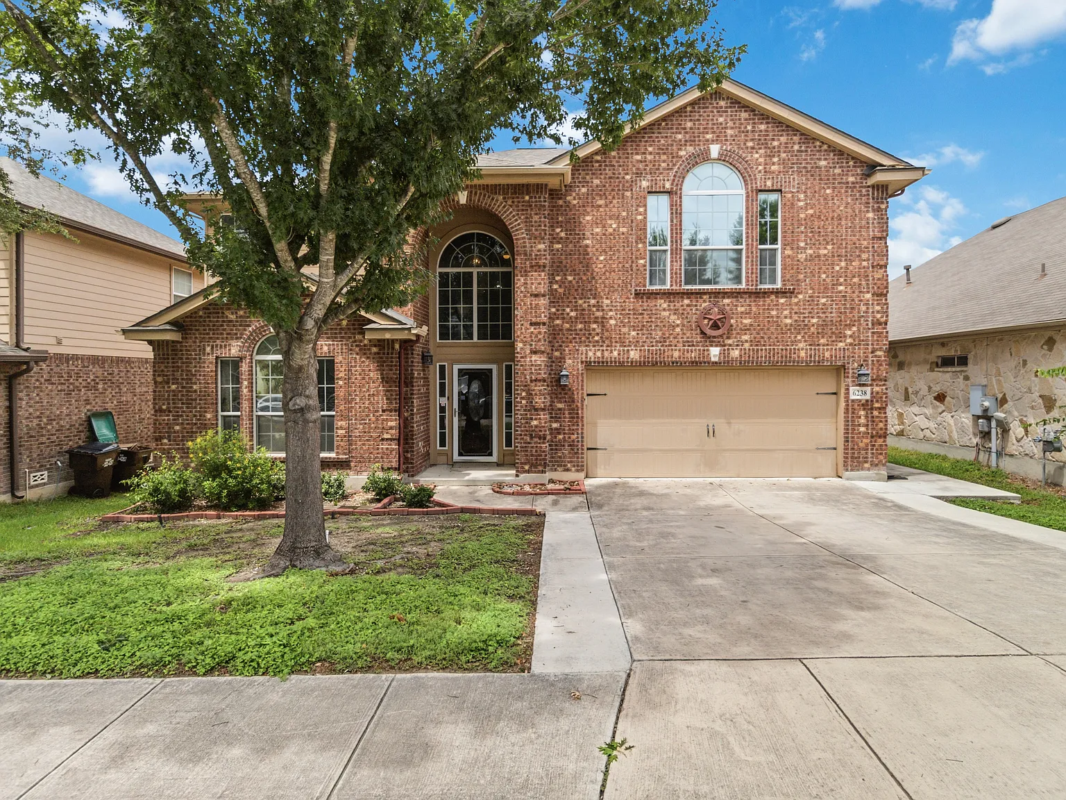 4 bed, 2.5 bath, 3224 sqft, $2,595 — Photo 2