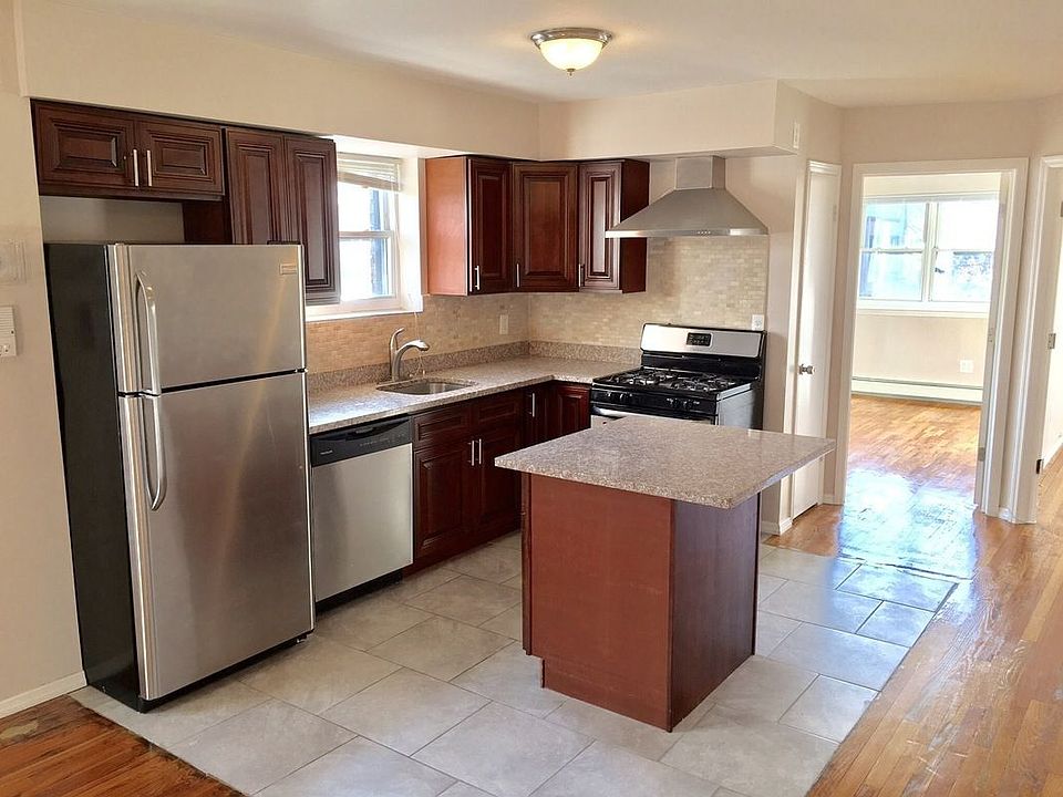 1st image of 2360 White Oak Ct APT 3