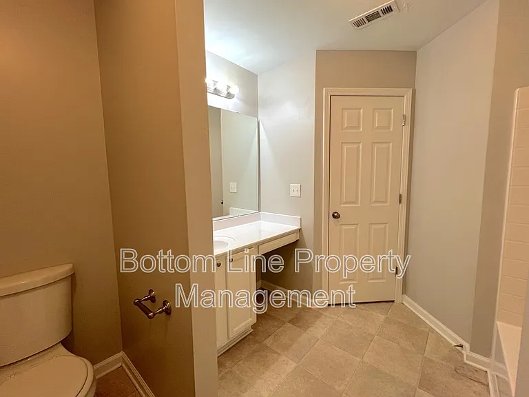 7637 Abigail Glen Dr — Photo 21