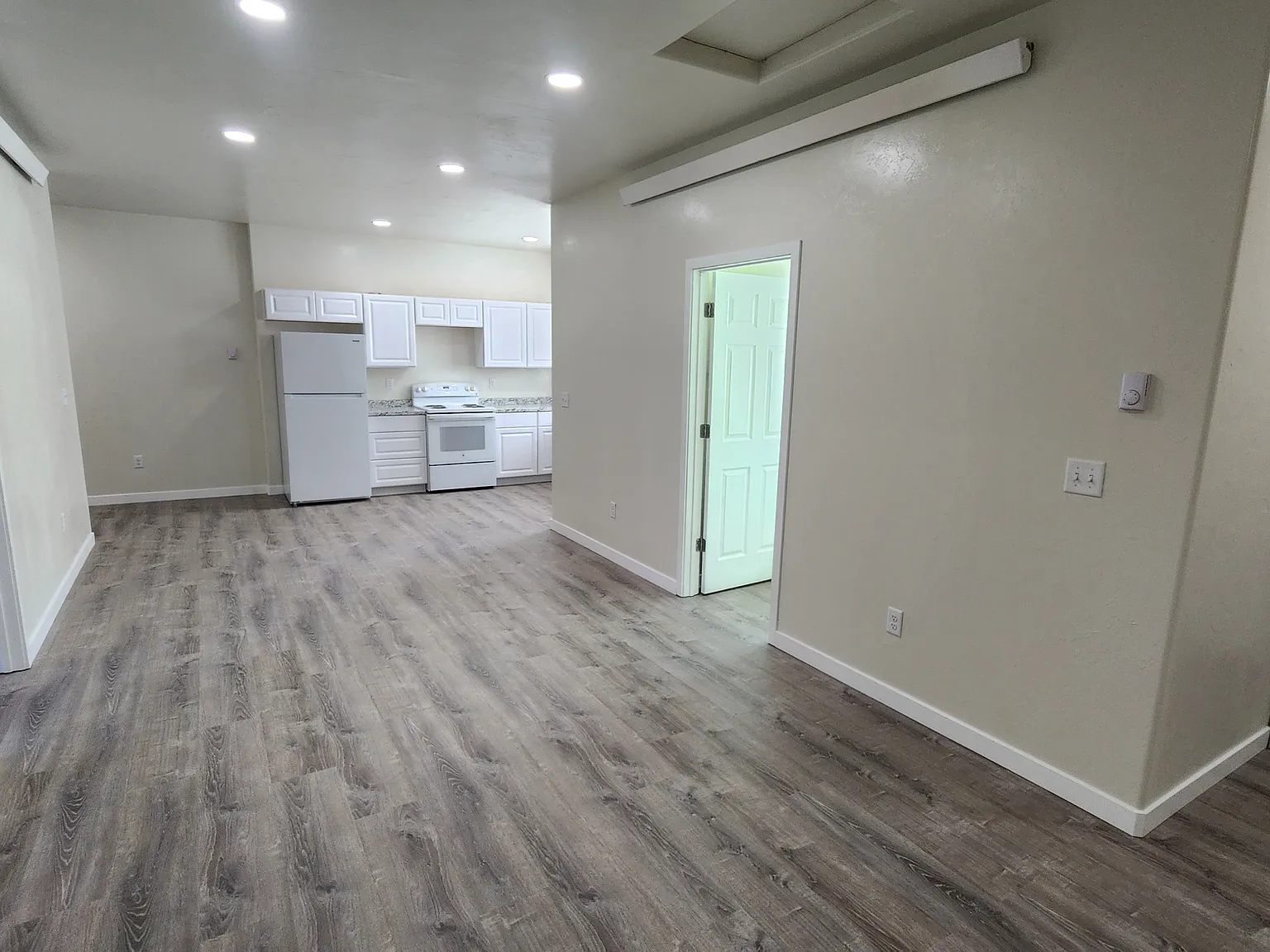2 bed, 850 sqft, $1,600 — Photo 2