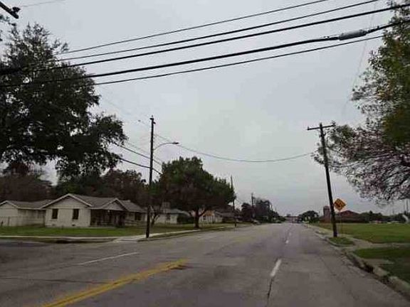 Exterior Neighborhood (street photo)