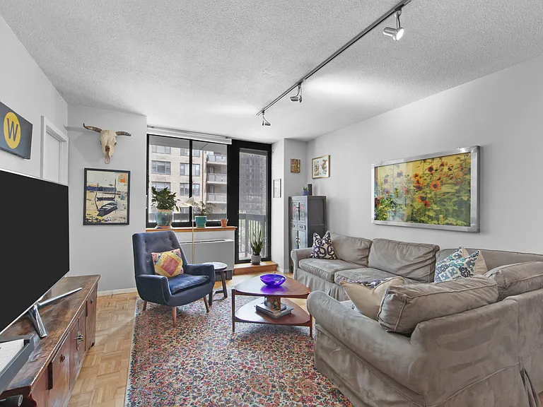 250 E 40th St #5CD — Photo 1