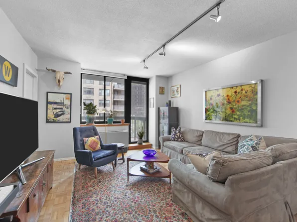 250 East 40th Street image 1 of 17