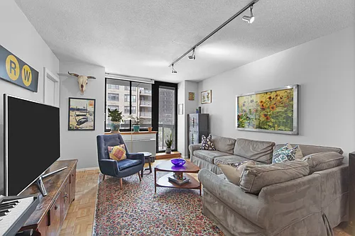 250 E 40th St #5CD Photo 1