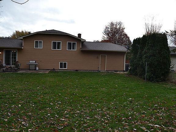 3rd image of 1009 Oak Ave N