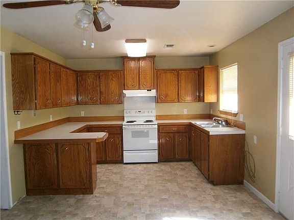 5th image of 19425 Lemon St