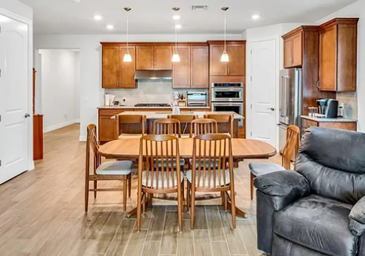 Beautiful home on a corner lot. — Photo 4