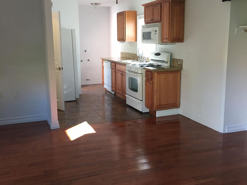 1st image of 1524 Echo Park Ave