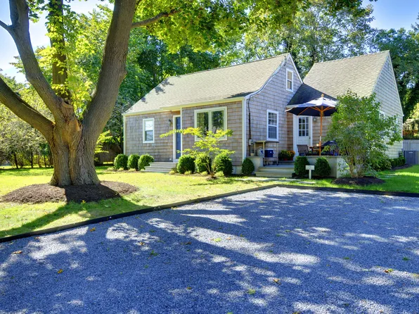 https://photos.zillowstatic.com/fp/3bd2532c465876de702c5853ff652994-p_e.webp