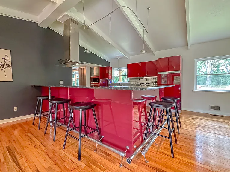 1044 Seminole Dr — Photo 33