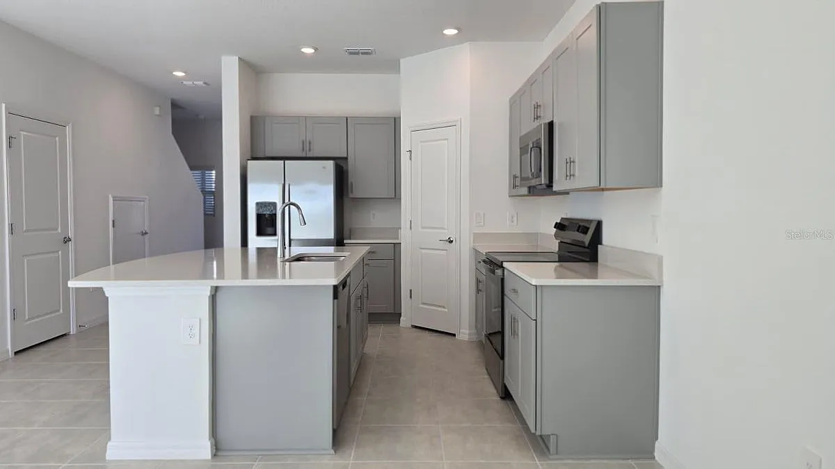 3 bed, 2.5 bath, 1407 sqft, $1,950 — Photo 4