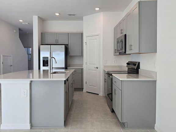 4th image of 2220 Portrait St #3/25