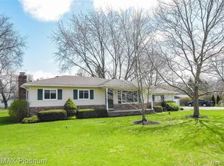 2376 Woodlawn St, Wolverine Lake, MI 48390