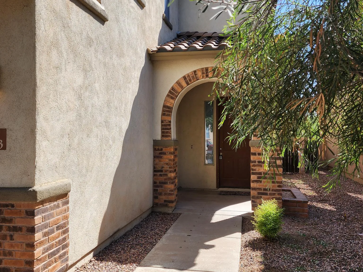 5 bed, 3.5 bath, 2350 sqft, $2,195 — Photo 2