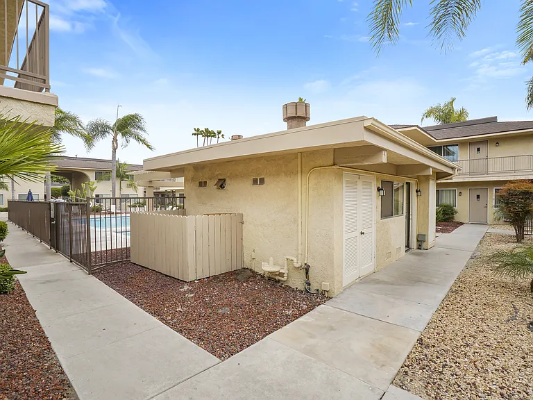 Balboa Apartments — Photo 12