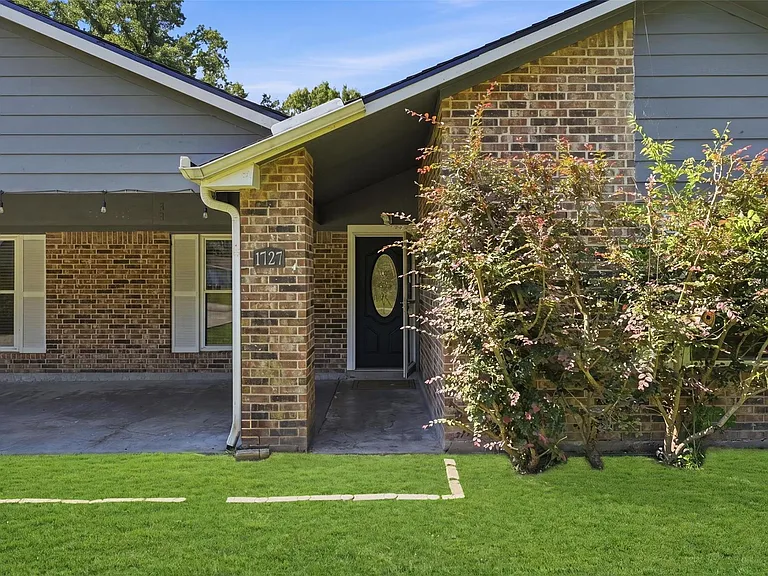 1727 Beckman Dr — Photo 3