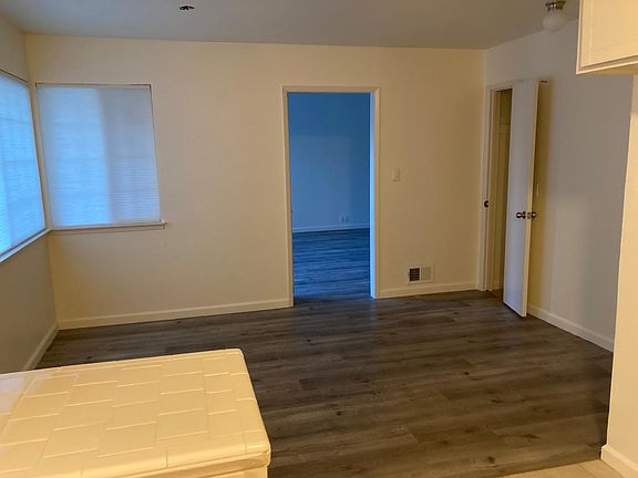 4th image of 2042 Foxworthy Ave