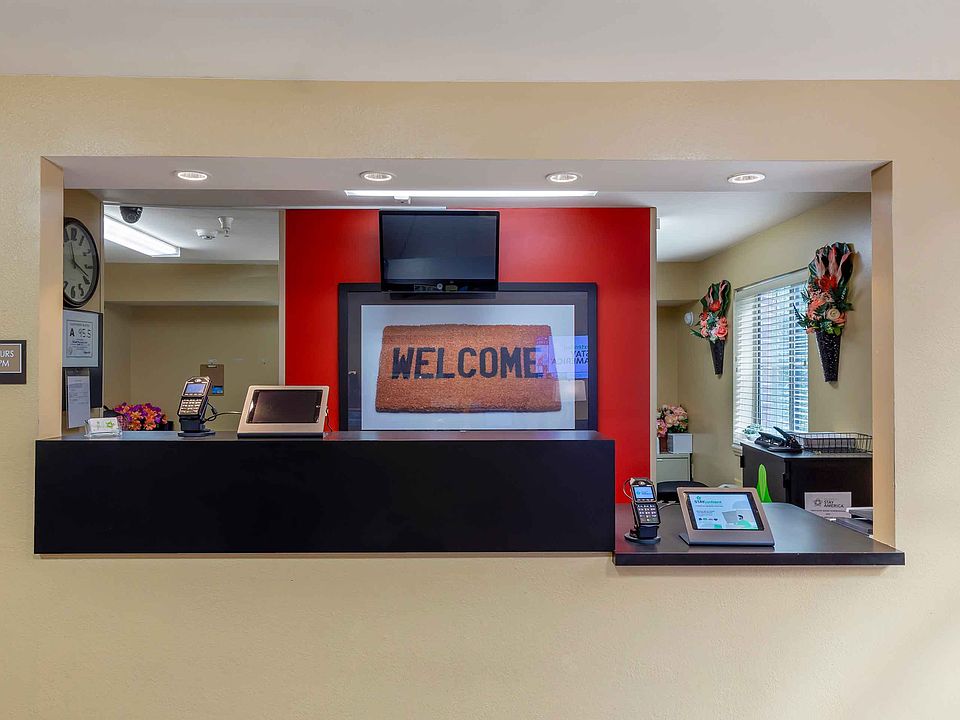 Lobby and Guest Check-in