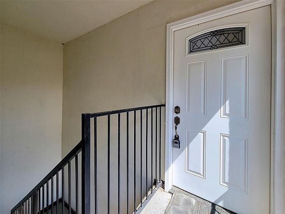 3rd image of 1800 Stoney Brook Dr #204-30