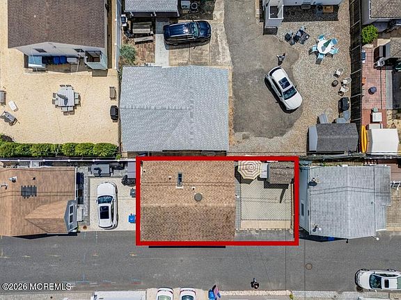5th image of 19 E Shore Way