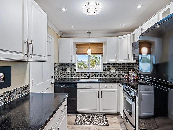 4th image of 4 Westwood Avenue #204h