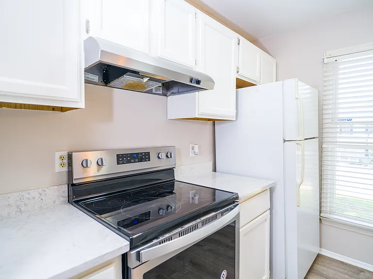 4 Astor Ct — Photo 3