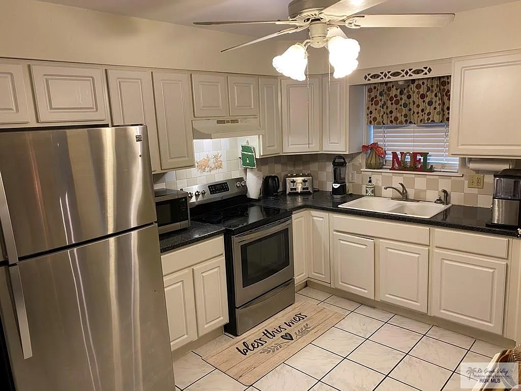 4 bed, 2.0 bath, 1755 sqft, $2,200 — Photo 4