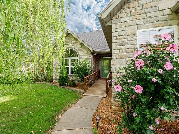 2nd image of 17 Northwoods Drive