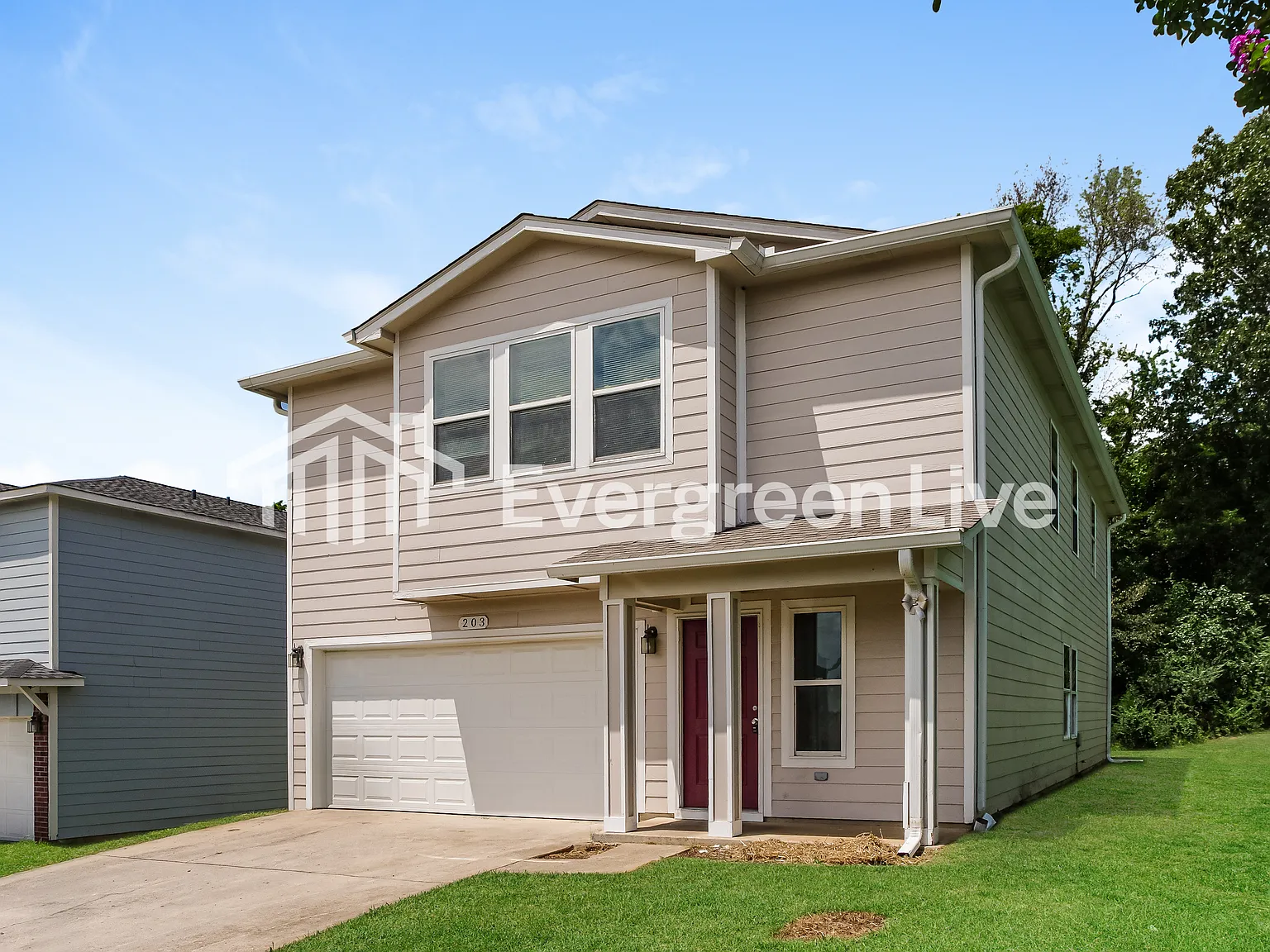 3 bed, 2.0 bath, 2684 sqft, $1,495 — Photo 2