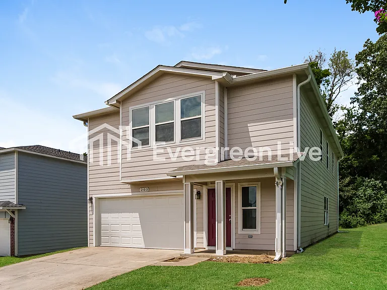 203 Dormont Dr NE — Photo 2