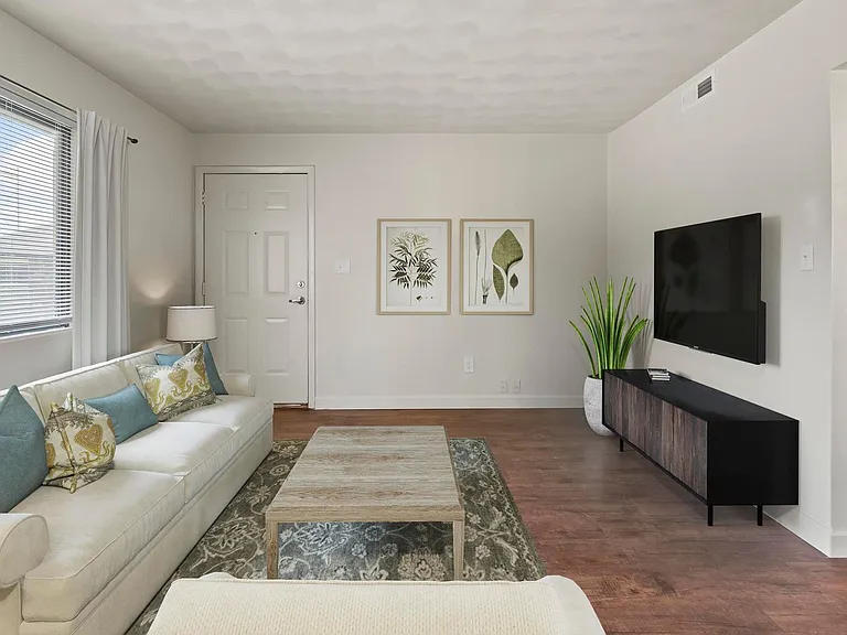 Green Door Apartments — Photo 12